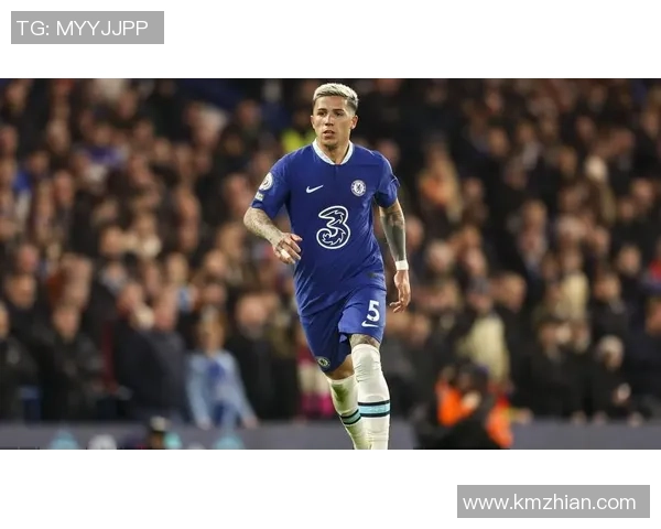 足球球星马尾造型如何成为绿茵场上独特风景与个性象征 足球球星马尾造型如何成为绿茵场上独特风景与个性象征